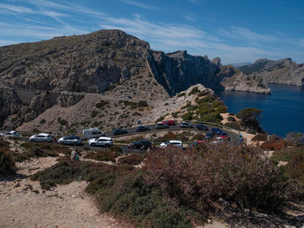 dopravní zácpa u majáku Formentor